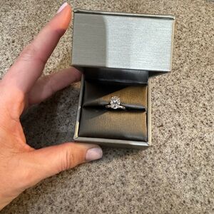 Elegant 2ct oval white gold lab grown diamond ring! Box and paperwork